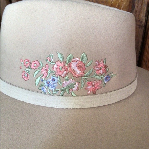 HP!! 😊 Rare Wyeth embroidered rancher - Picture 2 of 4